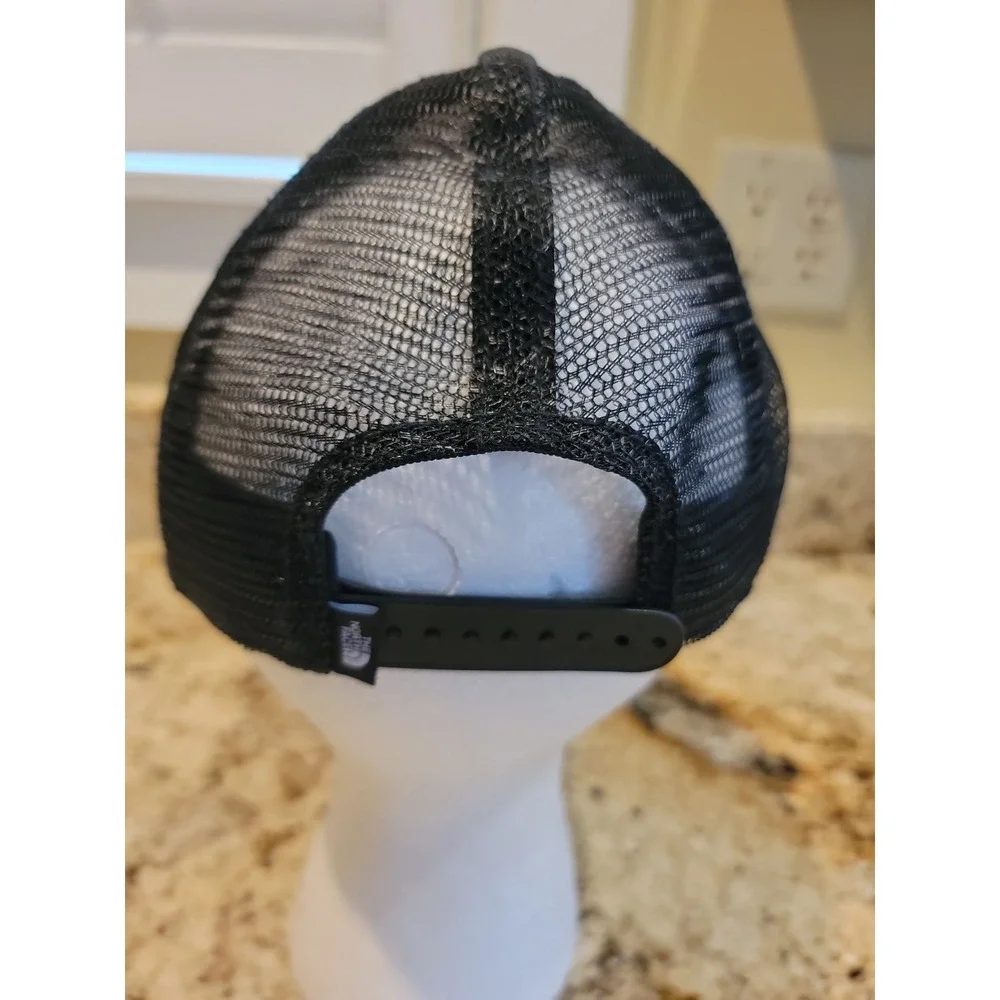 The North Face Outdoorsmen Hat Black White Snapback Patch.  New Without Tags